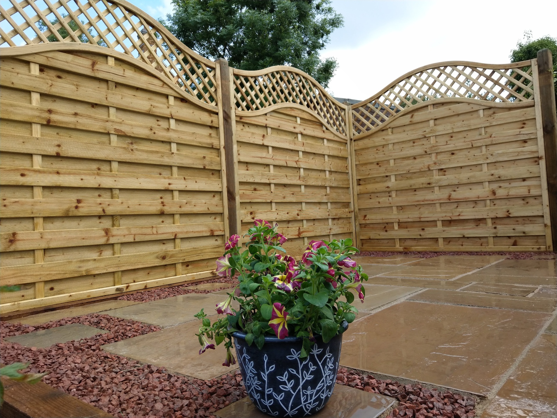 Decorative Wave-Top Fencing