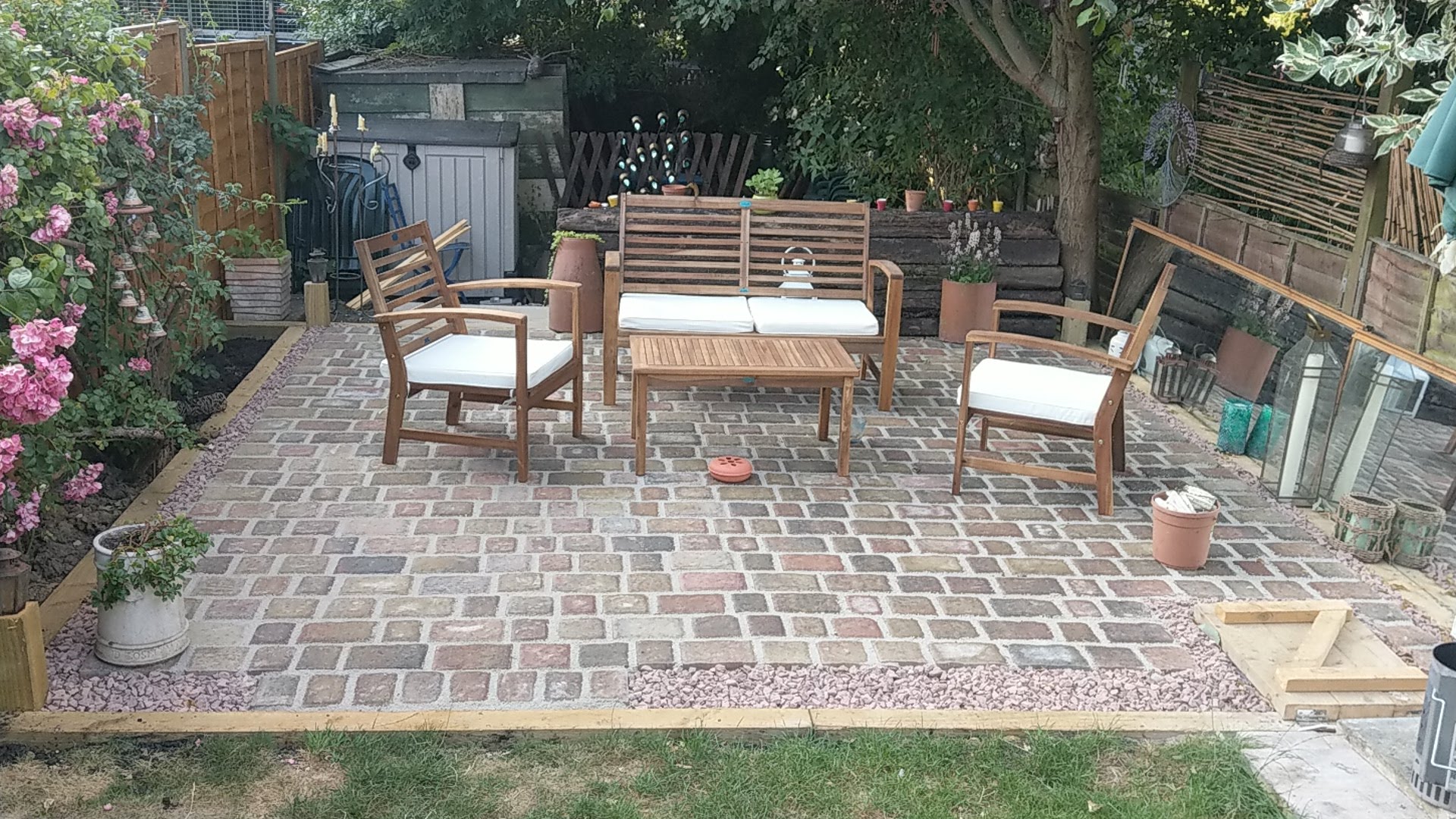 Cobble Patio & Seating Area